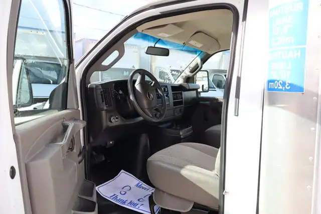 GMC Savana CUBE 12 PIEDSD   DECK ROUE SIMPLE / 102 000 KM CERTIF - Photo 18