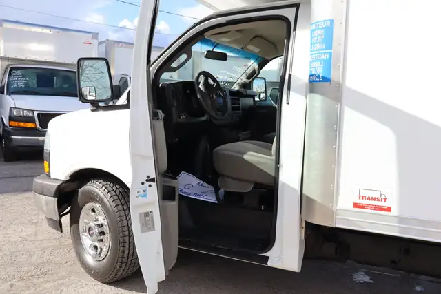 GMC Savana CUBE 12 PIEDSD   DECK ROUE SIMPLE / 102 000 KM CERTIF - Photo 19