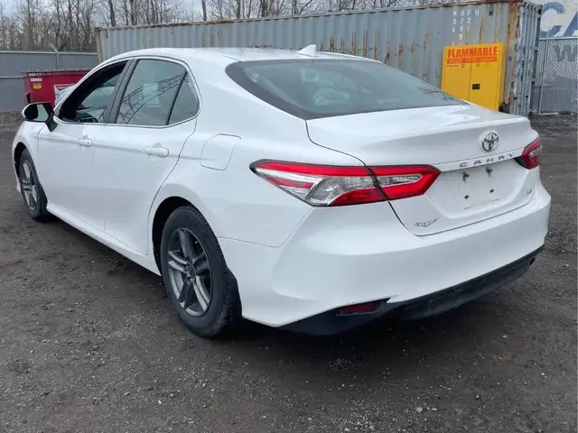 2018 Toyota Camry LE Auto - Photo 3