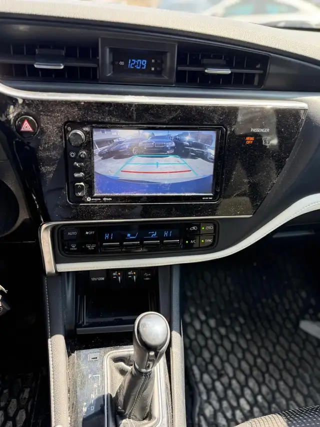 2017 Toyota COROLLA iM 4dr HB - Photo 19