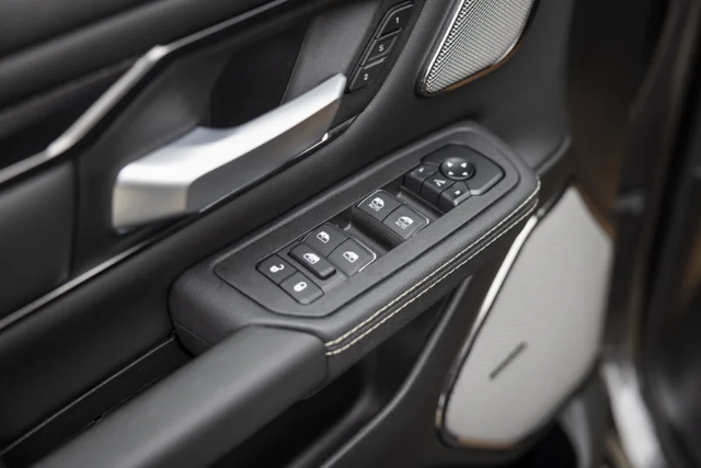 2026 RAM 1500 Rebel - Photo 10