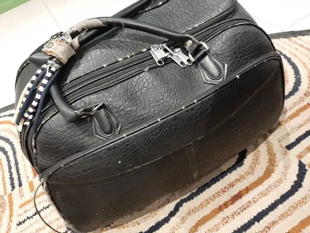 Black Leather Gwon Tong Luxury Bag - Photo 3