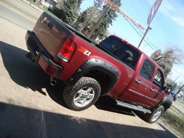 2013 GMC Sierra 2500HD 4X4 CREW CAB DENALI 6.6L DIESEL - Photo 3