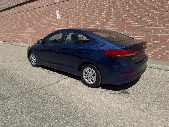 2017 Hyundai Elantra LE - Photo 2