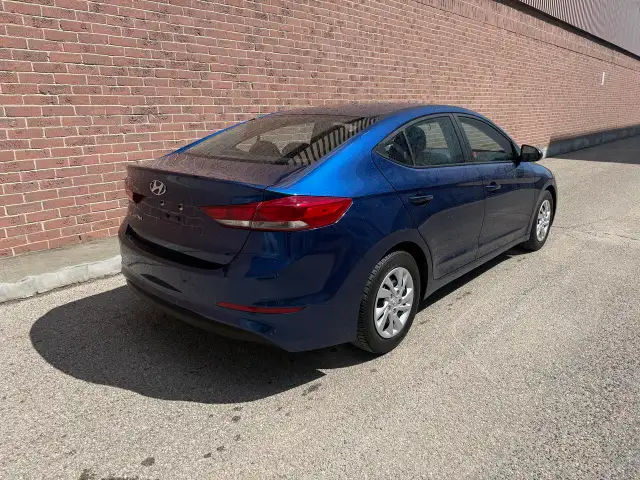 2017 Hyundai Elantra LE - Photo 4