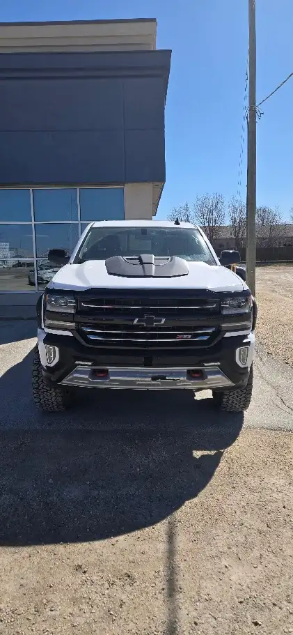 2018 Chevrolet Silverado 1500 LTZ - Photo 2