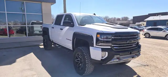2018 Chevrolet Silverado 1500 LTZ - Photo 3