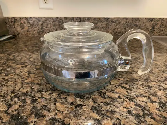 PYREX VINTAGE SIX CUP TEAPOT