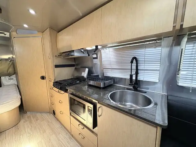 2014 Airstream 30FBQ BUNK - Photo 11