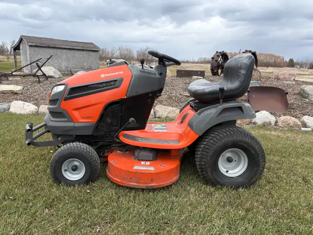 HUSQVARNA LAWN TRACTOR