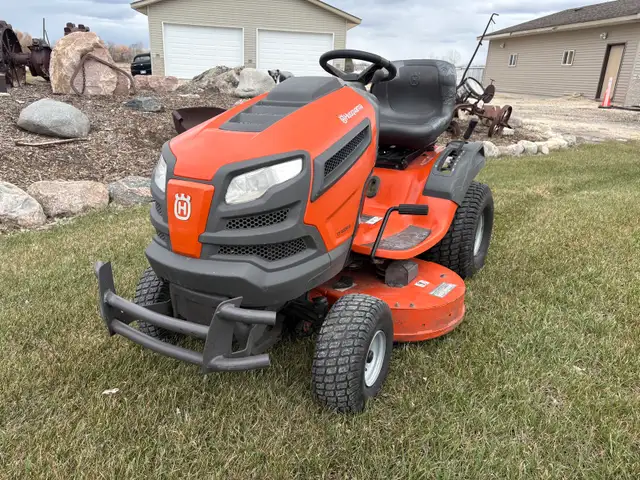 HUSQVARNA LAWN TRACTOR - Photo 2