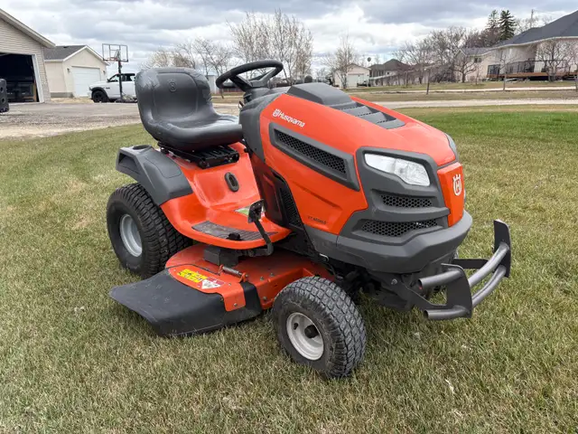 HUSQVARNA LAWN TRACTOR - Photo 3