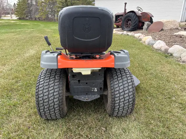 HUSQVARNA LAWN TRACTOR - Photo 4