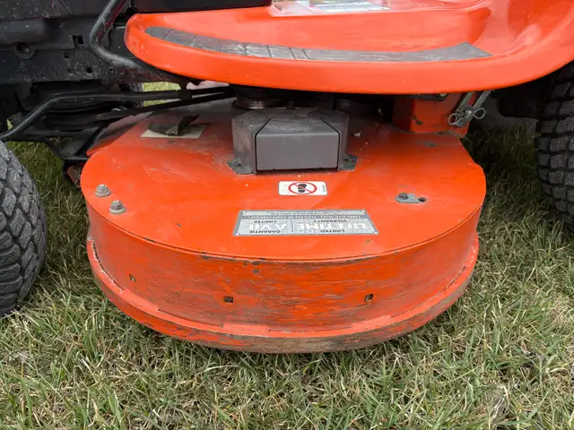 HUSQVARNA LAWN TRACTOR - Photo 5