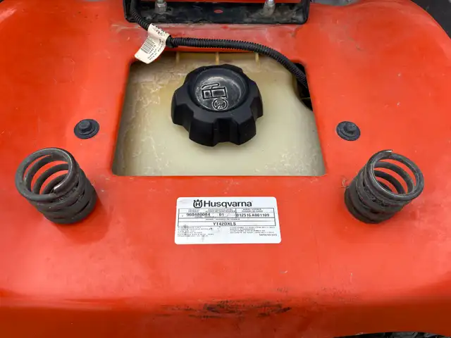 HUSQVARNA LAWN TRACTOR - Photo 7