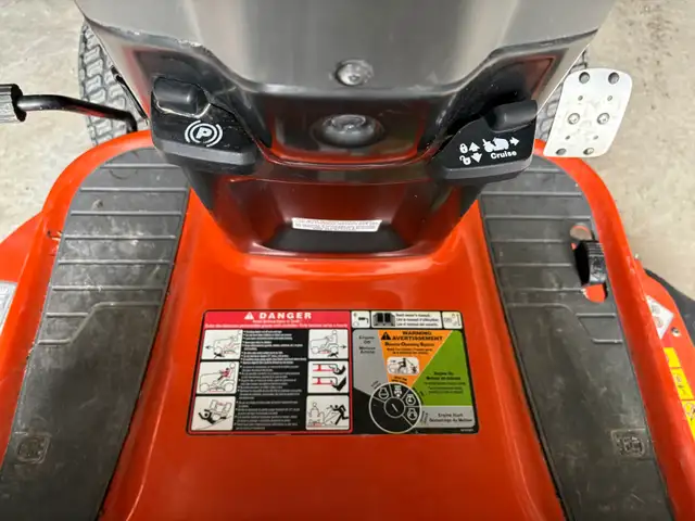 HUSQVARNA LAWN TRACTOR - Photo 8
