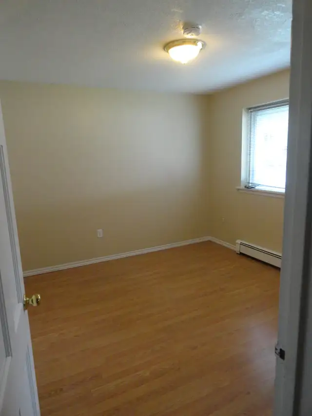 SHORT WALK TO CONESTOGA COLLEGE-STUDENT ROOMS FOR RENT - Photo 4