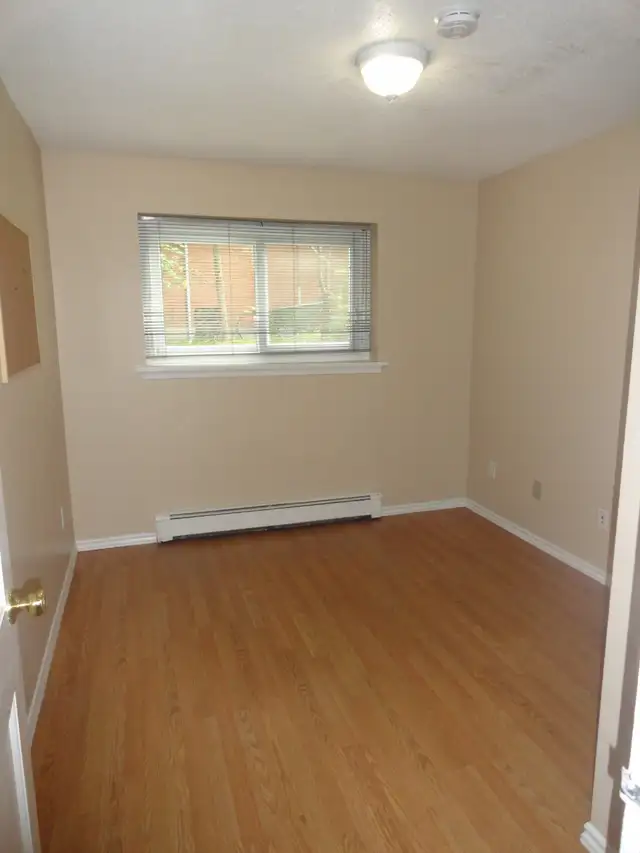SHORT WALK TO CONESTOGA COLLEGE-STUDENT ROOMS FOR RENT - Photo 7