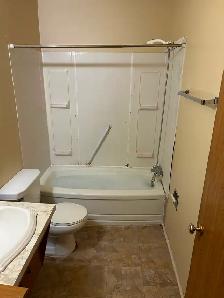 Spacious, Top Floor 2 Bedroom Apartment Available June 1st - Photo 4