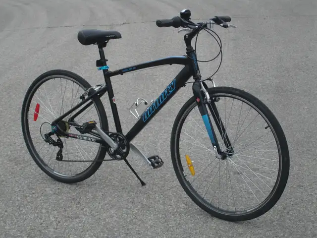ALMOST NEW ALUMINUM HYBRID 700C INFINITY BOSS 7 SPD ROAD RACER!
