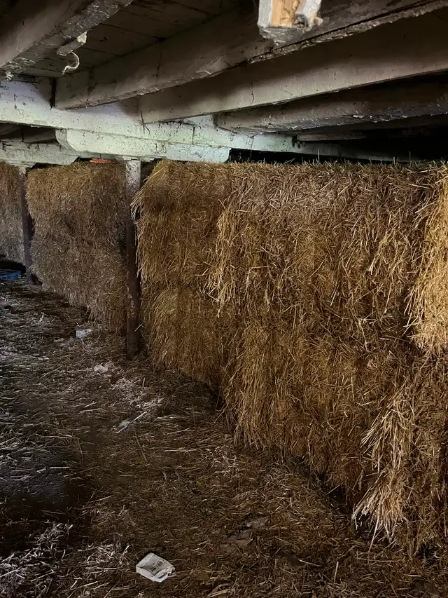 4 by 6 straw bales - Photo 3