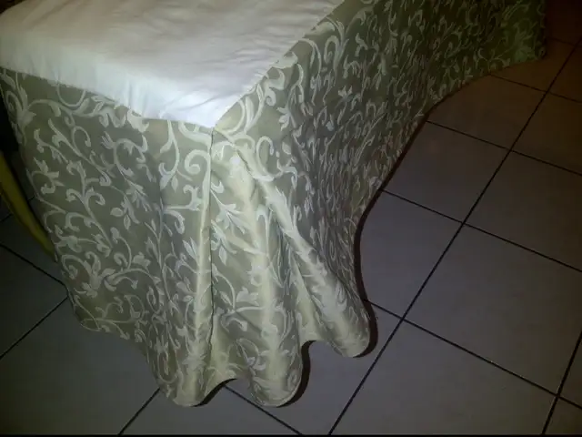 BELLE JUPE NEUVE BEIGE À MOTIFS GOLD POUR LIT KING: $20.00 - Photo 2