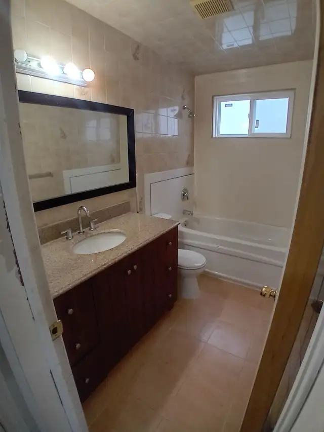 Niagara Falls 2-3 Bedroom APTS all inclusive quiet area - Photo 3