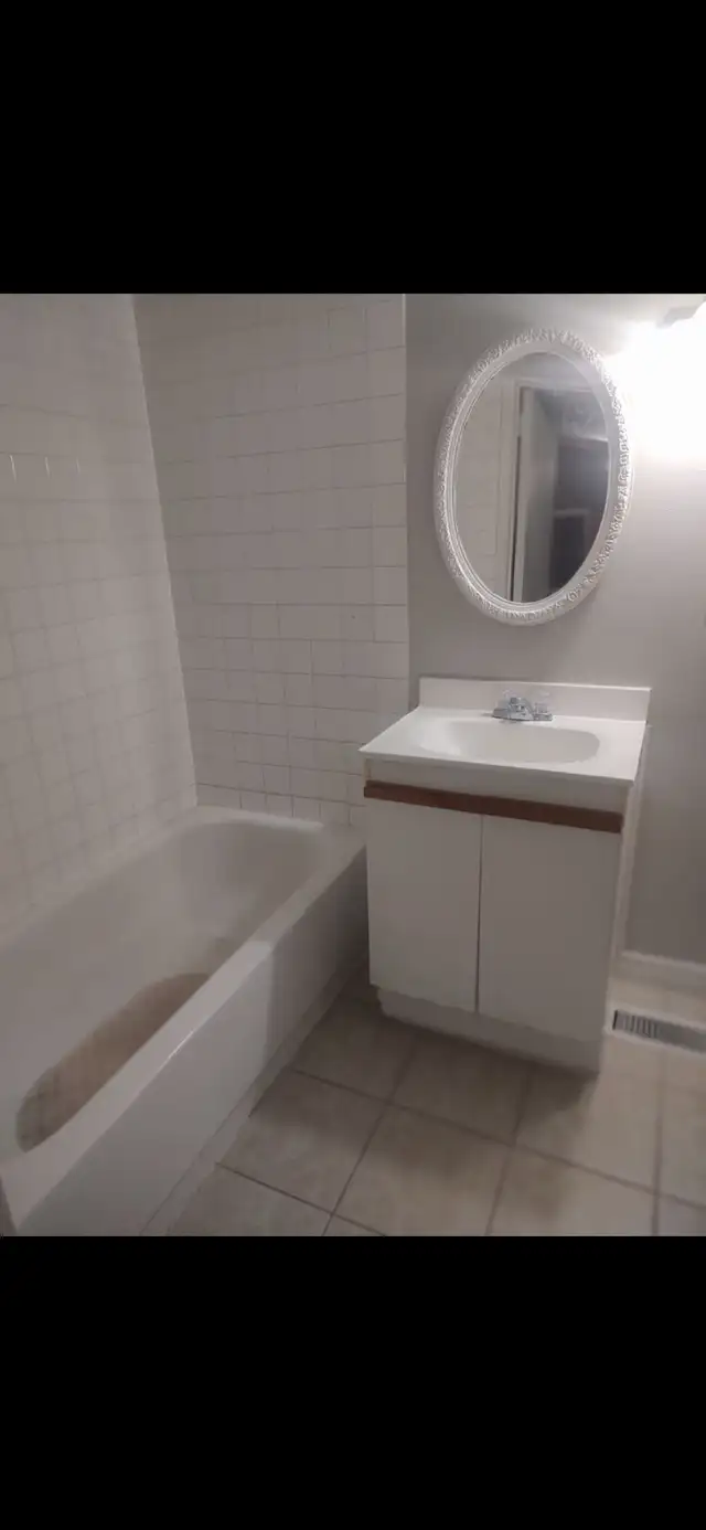 Niagara Falls 2-3 Bedroom APTS all inclusive quiet area - Photo 9