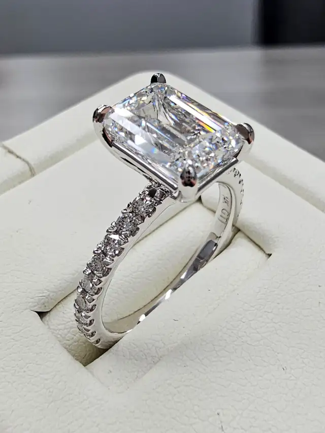 3.76ctw Emerald Lab Diamond Ring – D/VVS1, IGI | 14k White Gold - Photo 3