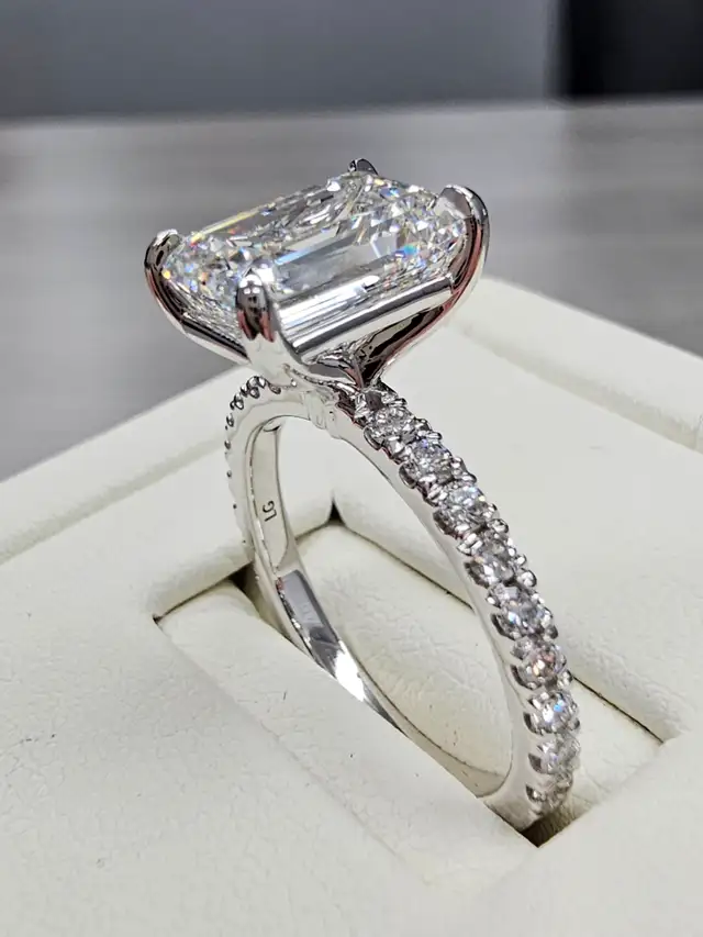 3.76ctw Emerald Lab Diamond Ring – D/VVS1, IGI | 14k White Gold - Photo 4