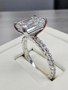 3.76ctw Emerald Lab Diamond Ring – D/VVS1, IGI | 14k White Gold - Photo 4