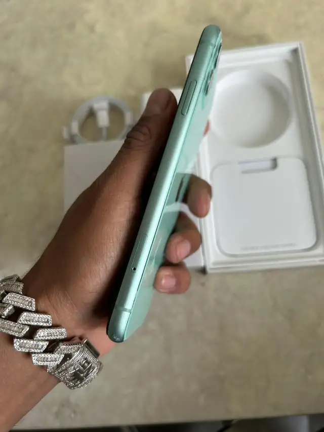 iPhone 11 256GB Unlocked - Excellent Condition! - Photo 8
