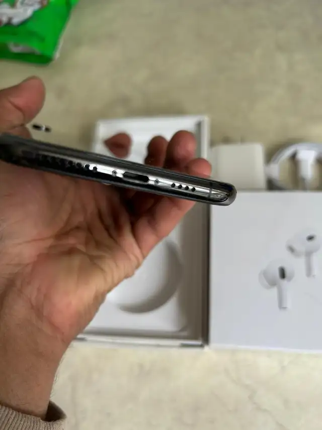 iPhone XS MAX 512GB Mint Condition! - Photo 2