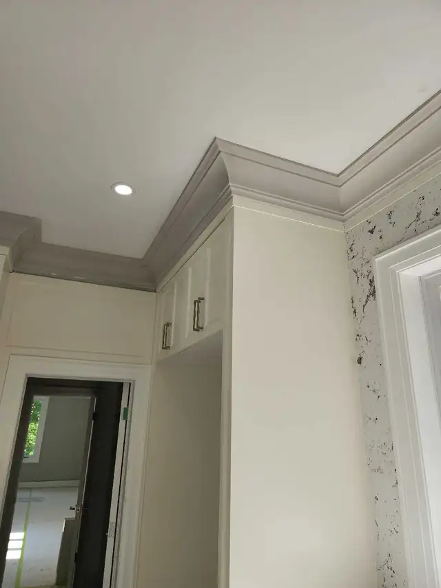 Plaster crown molding - Photo 2
