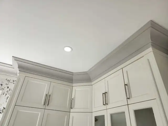 Plaster crown molding - Photo 3