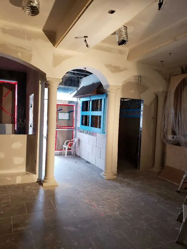 Plaster crown molding - Photo 6