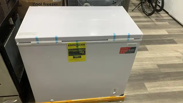 Chest Freezer 7 cu ft  Frigidaire EFRF7009 White New.