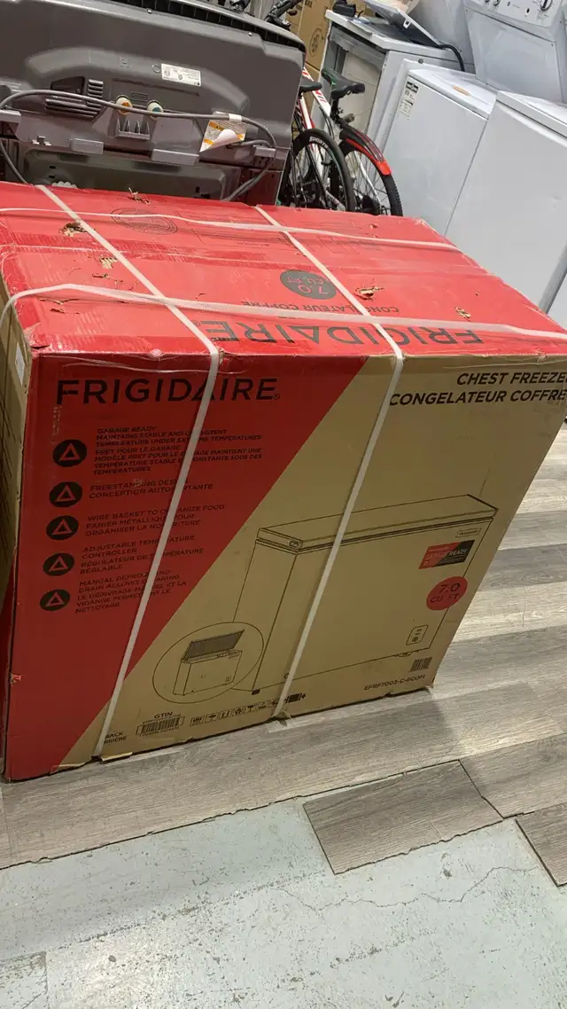 Chest Freezer 7 cu ft  Frigidaire EFRF7009 White New. - Photo 2