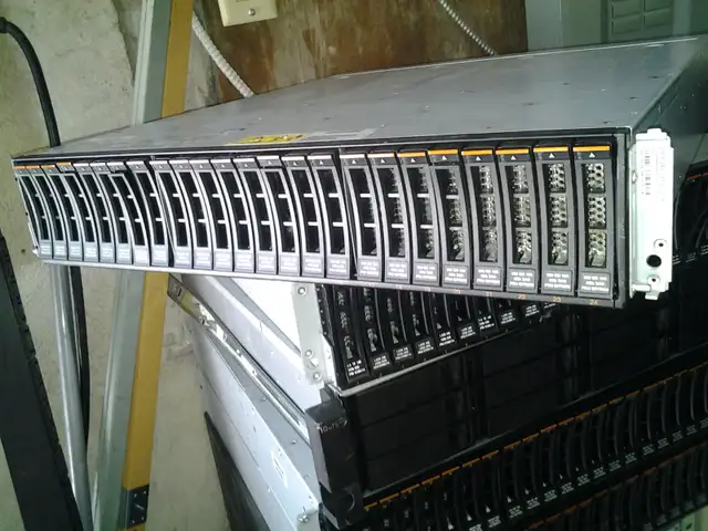 IBM Storwize V5000 2U 24-bay SFF  model 2078-24C many units - Photo 6