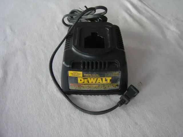 Dewalt  DW9116 7.2V-18V 1 Hour NiCd Battery Charger
