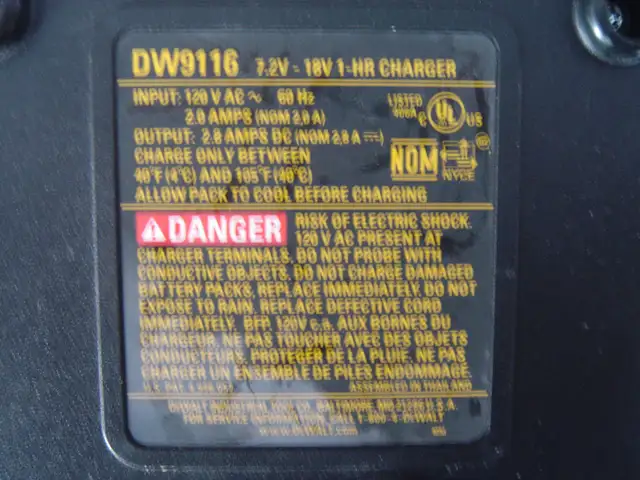 Dewalt  DW9116 7.2V-18V 1 Hour NiCd Battery Charger - Photo 4