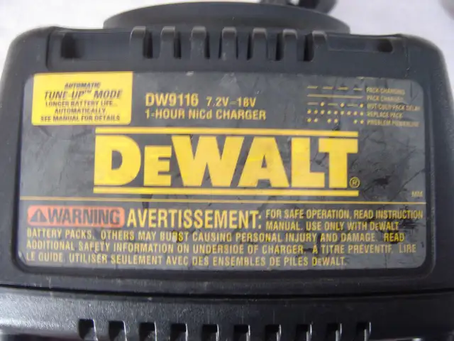 Dewalt  DW9116 7.2V-18V 1 Hour NiCd Battery Charger - Photo 5