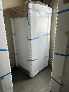 NEW upright freezer 18 cu fridgedaire
