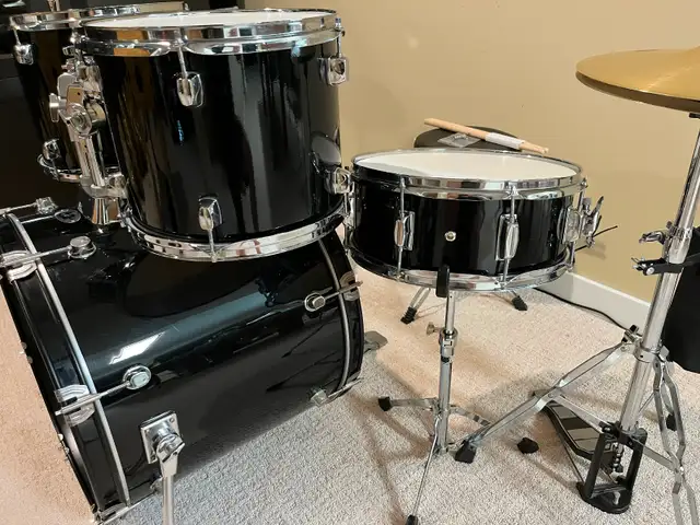 Full Size Drum Set - Nice Condition! - Photo 6