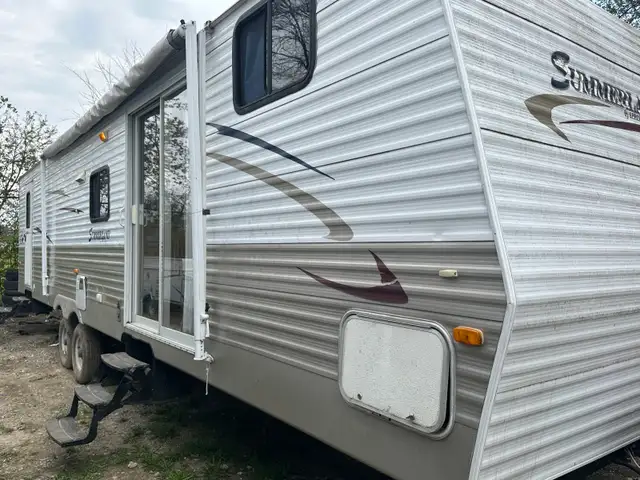 2009 two bedroom 37 foot-long - Photo 2