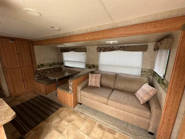 2009 two bedroom 37 foot-long - Photo 3