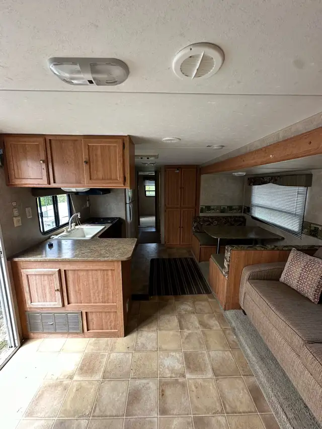 2009 two bedroom 37 foot-long - Photo 4