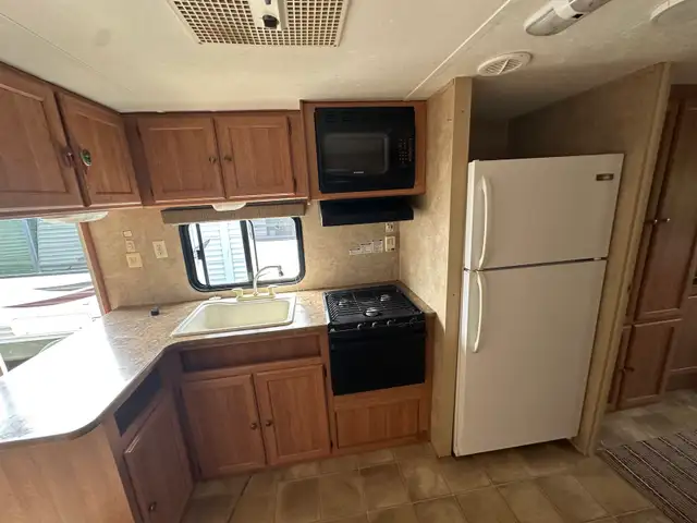 2009 two bedroom 37 foot-long - Photo 5