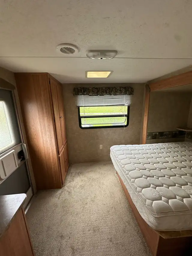 2009 two bedroom 37 foot-long - Photo 8
