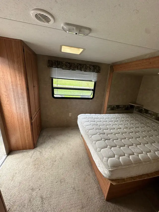 2009 two bedroom 37 foot-long - Photo 9